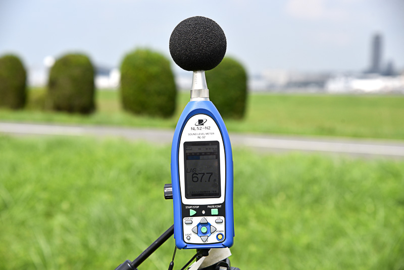 実際の業務でも使用されている測定器で音を採取する