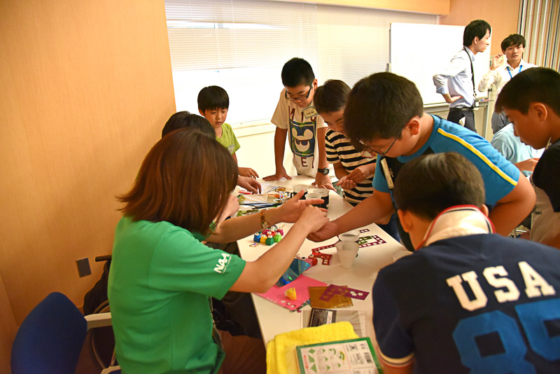 花や雪などの形をした手作りフレークは大人気
