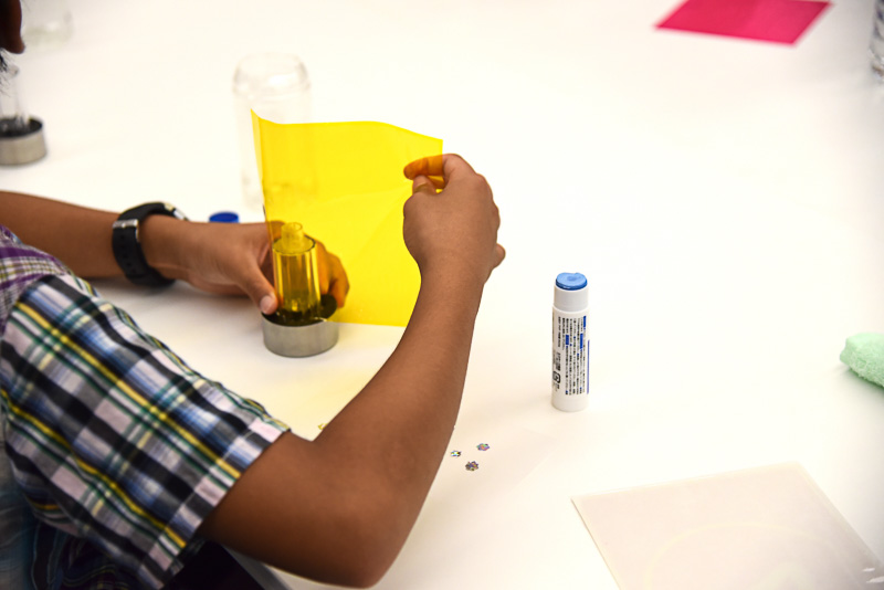 ライト部分に直接細工しようと試みるメンバーも