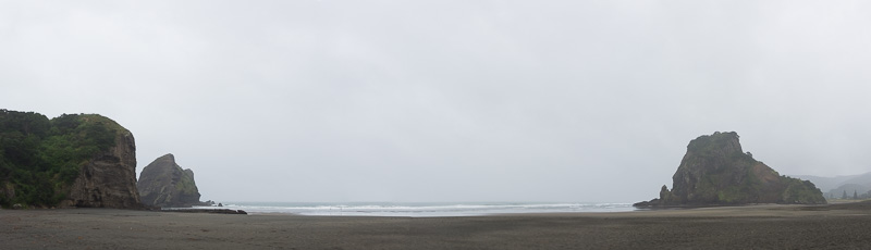 オークランド西岸の撮影スポット「ライオン・ロック」（この日は天気がいまひとつだが）