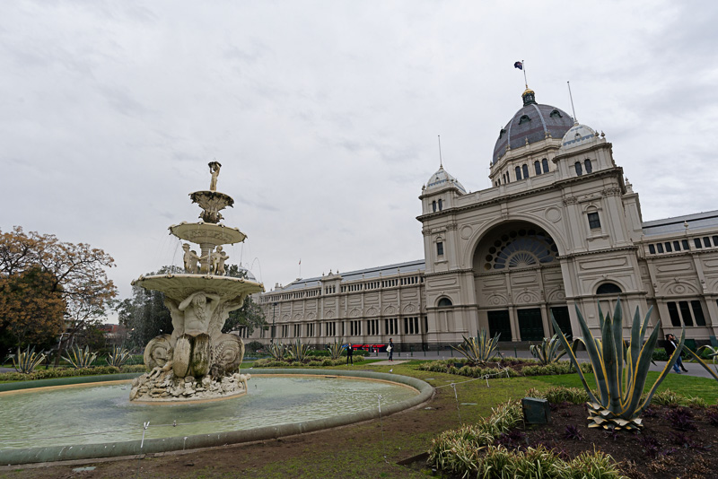 自転車で行った市街北側にある王立展示館