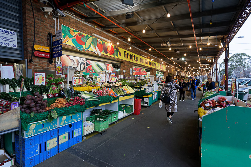 多くの人でにぎわう市場「South Melbourne Market」。市街地の南側にある