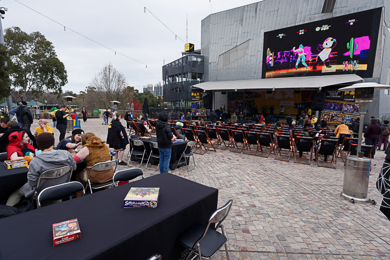 フェデレーション・スクエアでは「PAX」というゲームフェスティバルが開催中だった