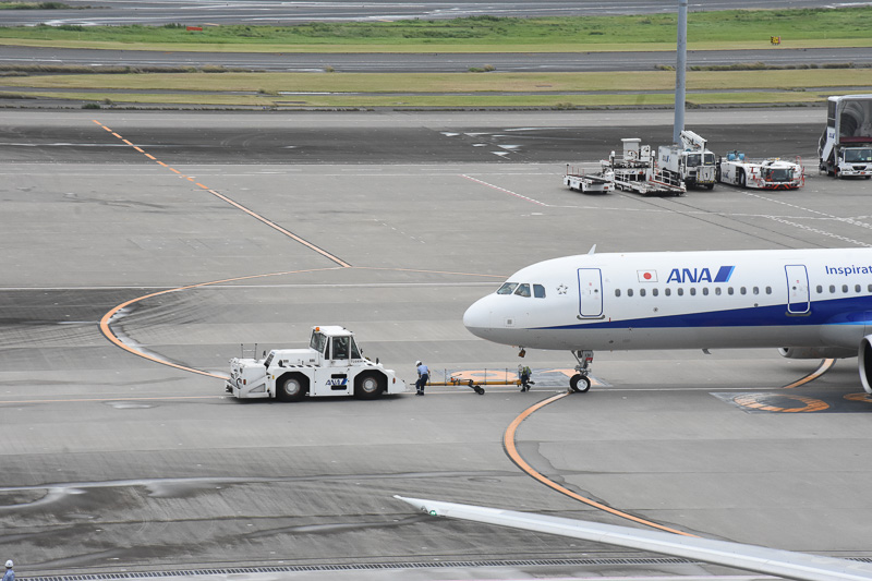 滑走路へ向かっていった