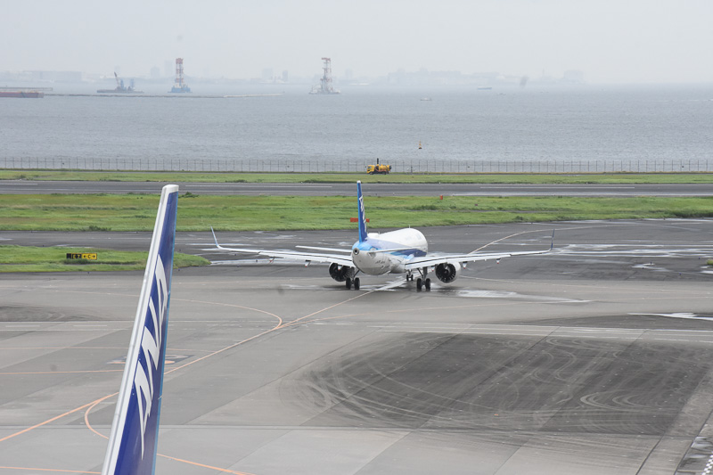 滑走路へ向かっていった