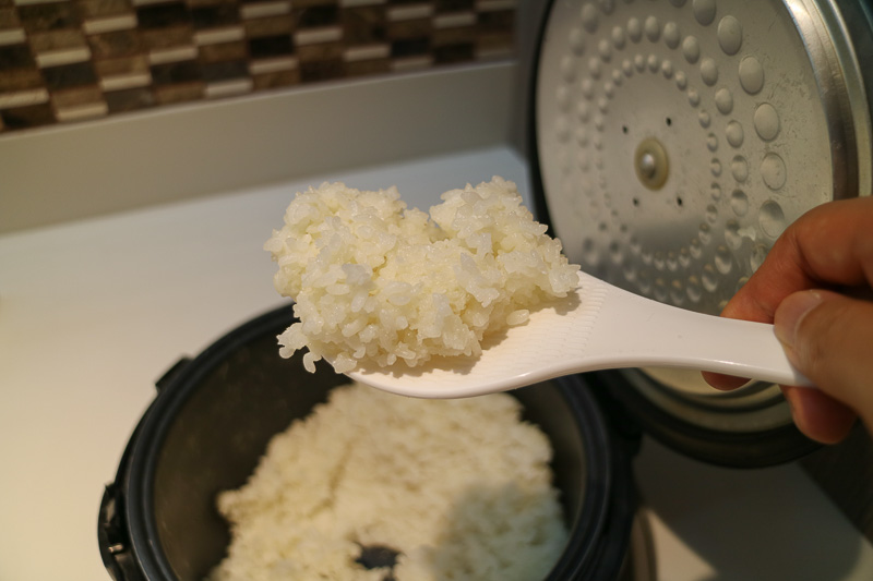 特製カレーは肉がごろごろと贅沢に入った欧州風カレー