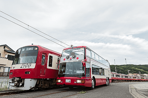 京急、2100形がモデルの2階建てオープントップバス「KEIKYU OPEN
