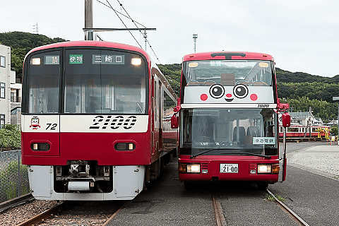 京急、2100形がモデルの2階建てオープントップバス「KEIKYU OPEN