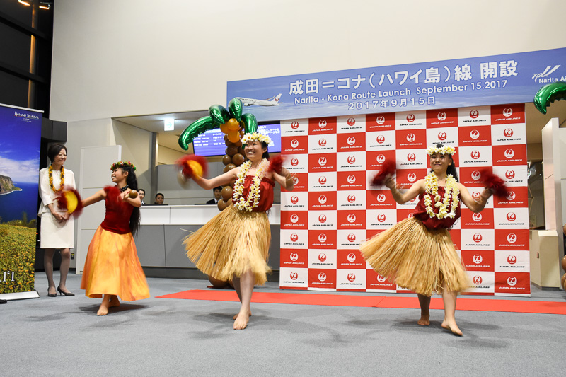 木村朱里さん、三瓶奈津子さんも加わって、ウリウリを使った激しい動きのフラを見せた