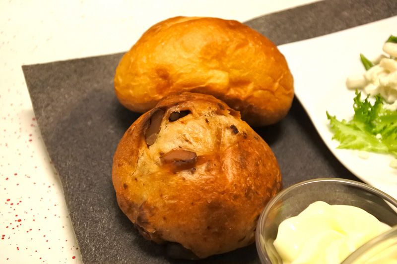 メゾンカイザー特製パン「プチナチュール」と「プチパンオノア」