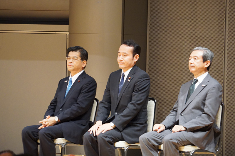 来賓。左から国土交通大臣 石井啓一氏、国土交通省 大臣政務官 簗和生氏、 国土交通省 観光庁 長官 田村明比古氏