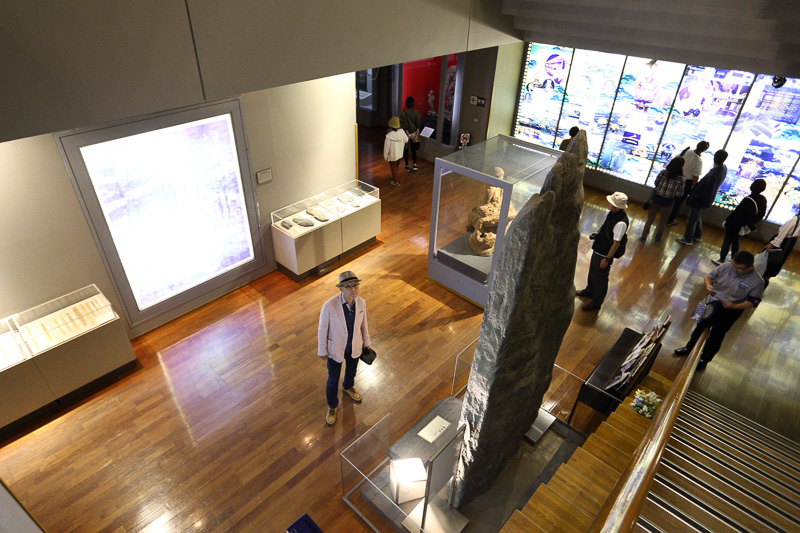 本堂障壁画群をはじめ、数々の什宝物を保存展示している青龍殿（宝物館）。10月には特別展示室の公開もあるので、訪れてみてはいかがだろうか