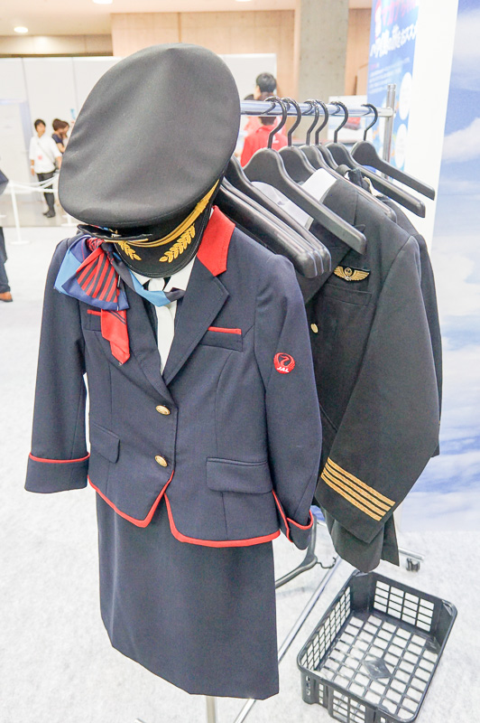 CAやパイロットの制服が用意されており、着用して撮影できる