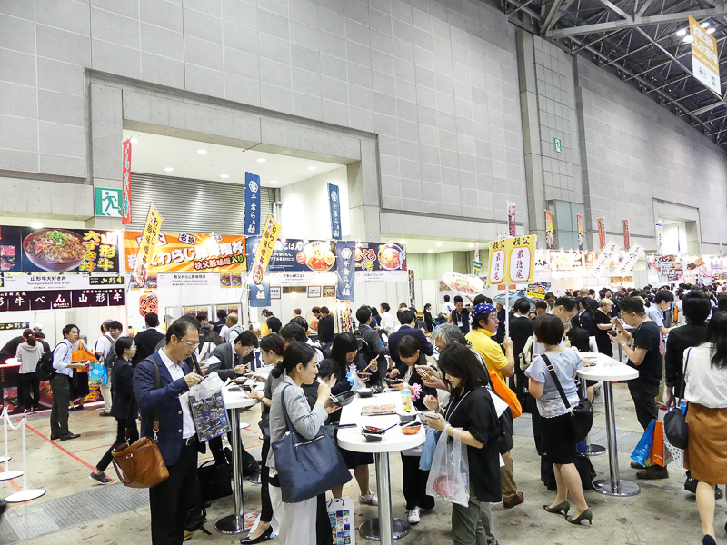 立って食べるスタイル