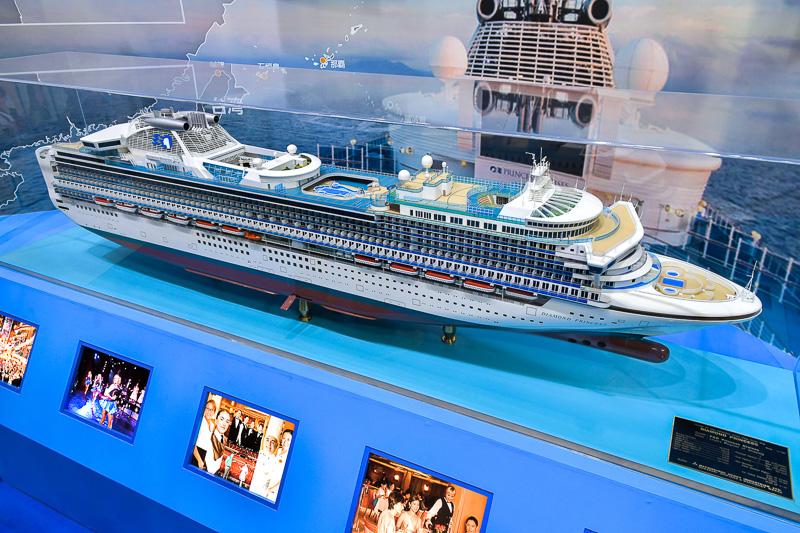 1/150スケールの「ダイヤモンド・プリンセス」。2m近い迫力のサイズだ
