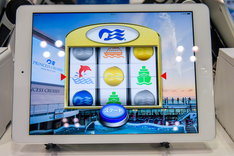 iPadを使ったルーレットを設置。メールマガジンに登録するとルーレットを回すことができる