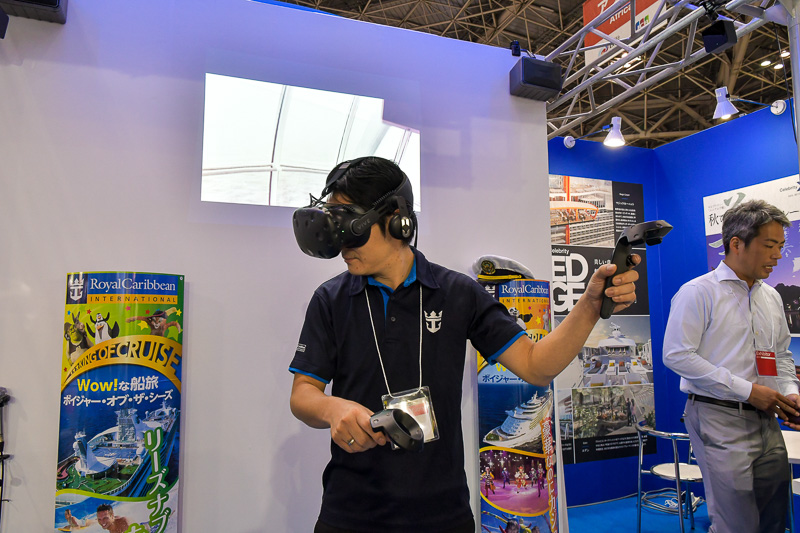 ロイヤル・カリビアンのブースでは、VRで船内を体験できるアトラクションを設置