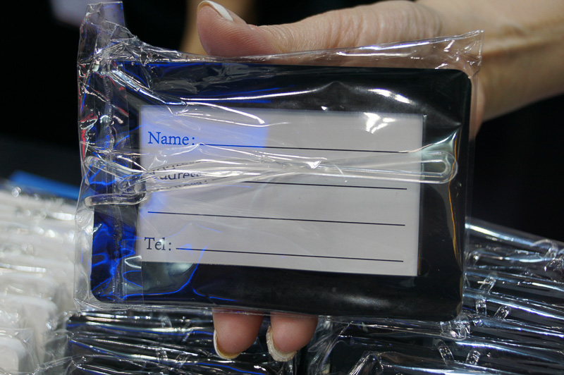 色は白と黒から選べる