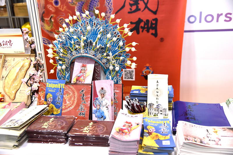 「タイペイ・アイ」の紹介と実際に使われるコスチュームも展示