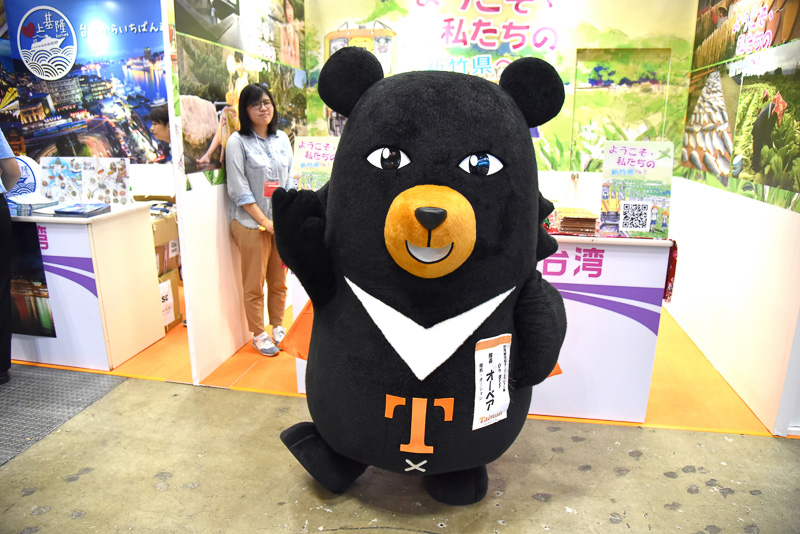 台湾観光局キャラクター「オーベア」にも遭遇。パビリオン内を散歩中だった