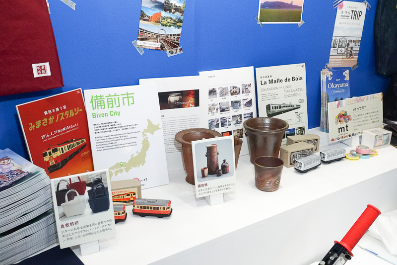 ワンダフル セトウチのブースに合わせ、備前焼など特産品が周囲に展示されている