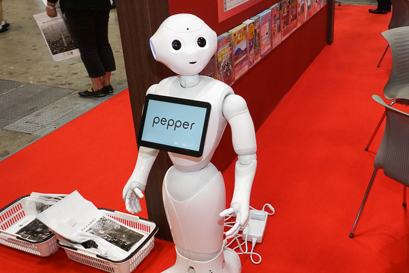 解説にはペッパーも