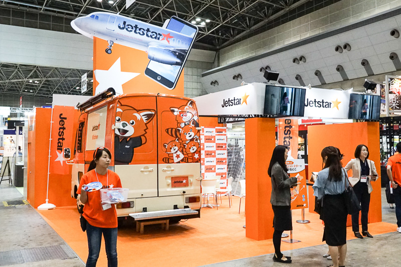 ジェットスターのブース。オリジナルデザインのキッチンカーで、オリジナルグッズを販売