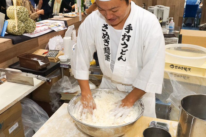 讃岐うどんを仕込み中