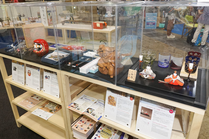 工芸品も展示される