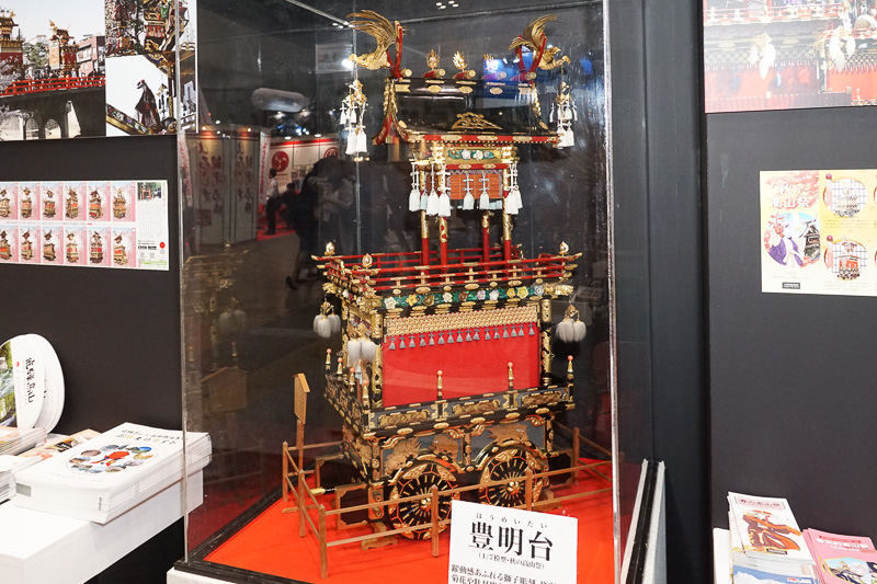 秋の高山祭で使われる豊明台と呼ばれる豪華な山車の模型