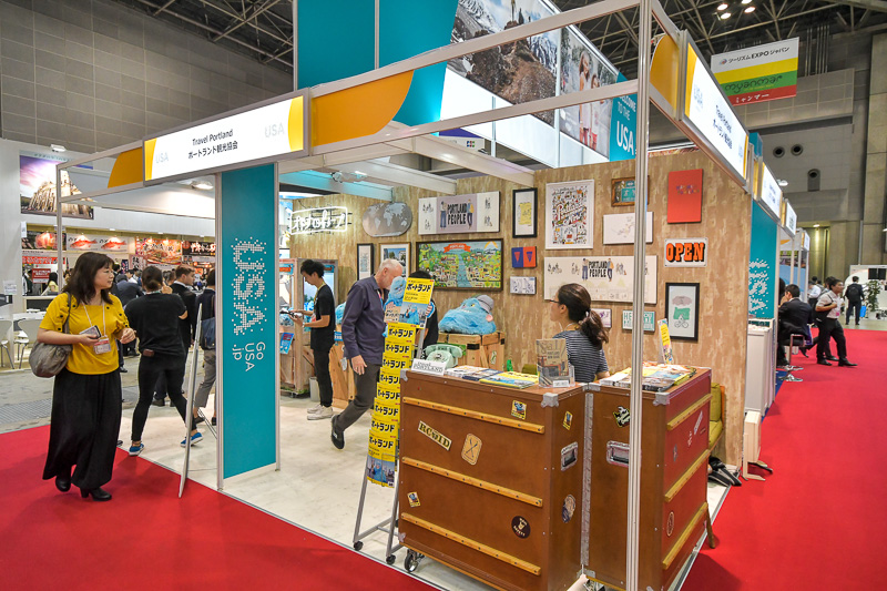 木目調でクラフト感のあふれるポートランド観光協会のブース