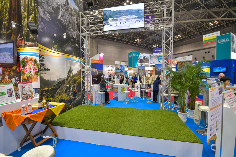 演奏やトークショーが予定されているステージ