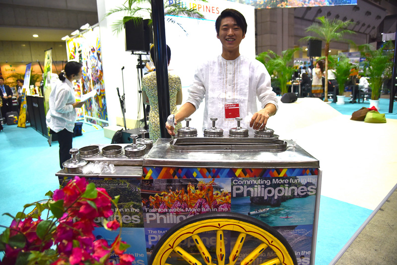 ブース内には現地でメジャーなアイスクリームカートを発見