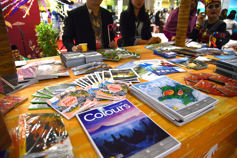 南スマトラをはじめとする日本語版のパンフがズラリ