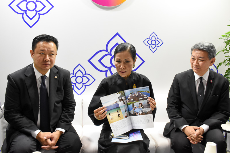 左から、タイ国政府観光庁 総裁 ユッタサック・スパソーン氏、タイ王国 観光・スポーツ省大臣 コープガーン・ワッタナワラーングーン氏、駐日タイ王国特命全権大使 バンサーン・ブンナーク氏