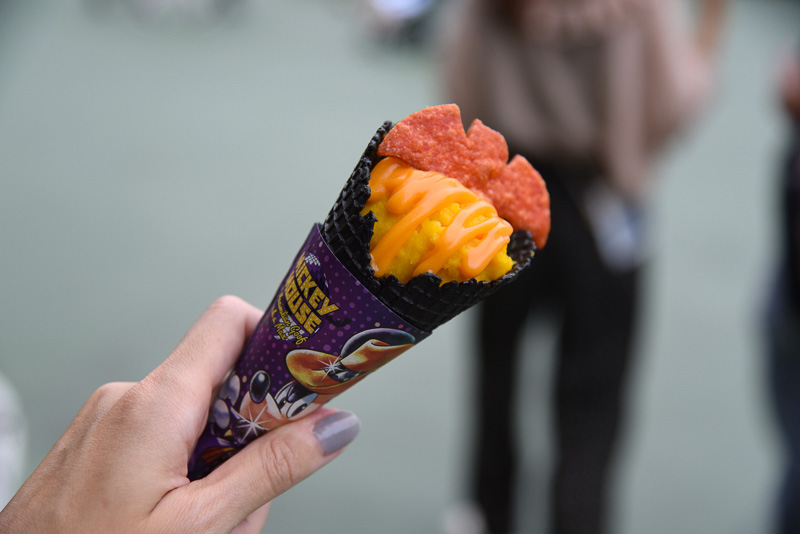 見た目はアイス!?　味はおかず系の「牛カルビコーン（パンプキン・マッシュポテト）」（500円）