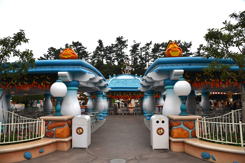 レストラン周辺もハロウィーンならではのかぼちゃデコレーション＆カラーであふれている