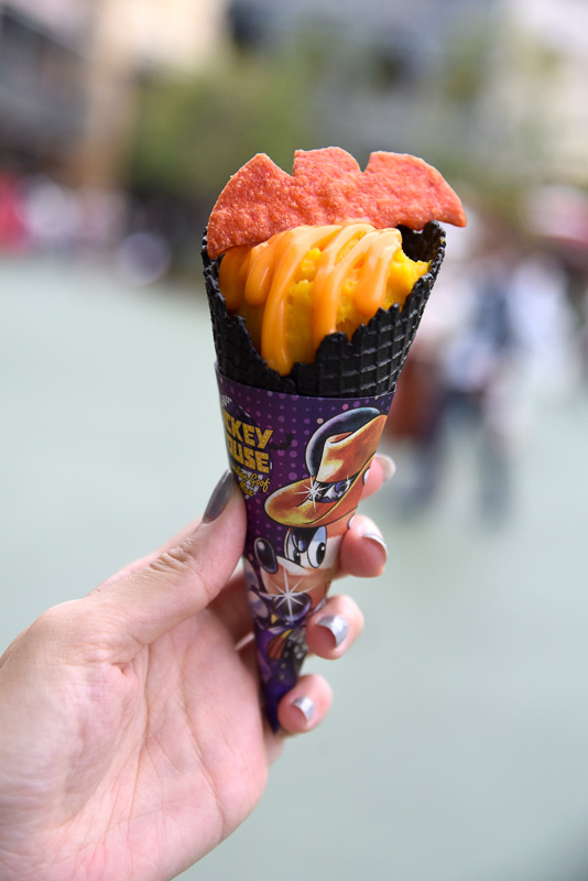 とろけるマッシュとカルビが絶品の「牛カルビコーン（パンプキン・マッシュポテト）」（500円）