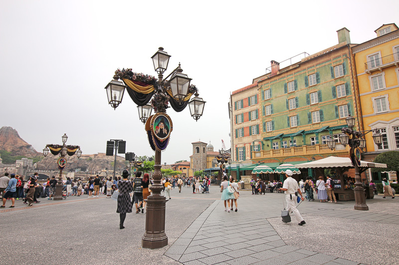 メディテレーニアンハーバーの街灯もヴィランズがジャック