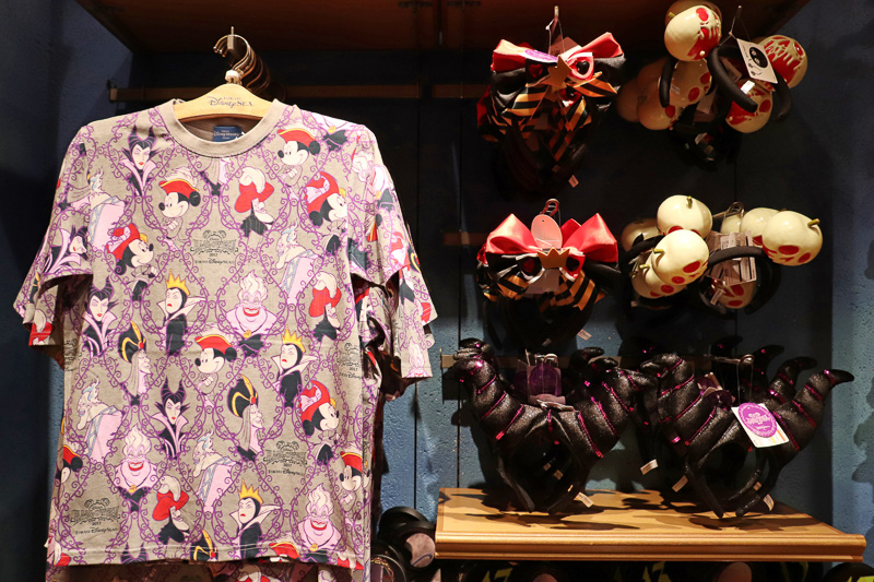 「Tシャツ」（S～LL、各2600円）や「カチューシャ」（1800円）で手軽に仮装