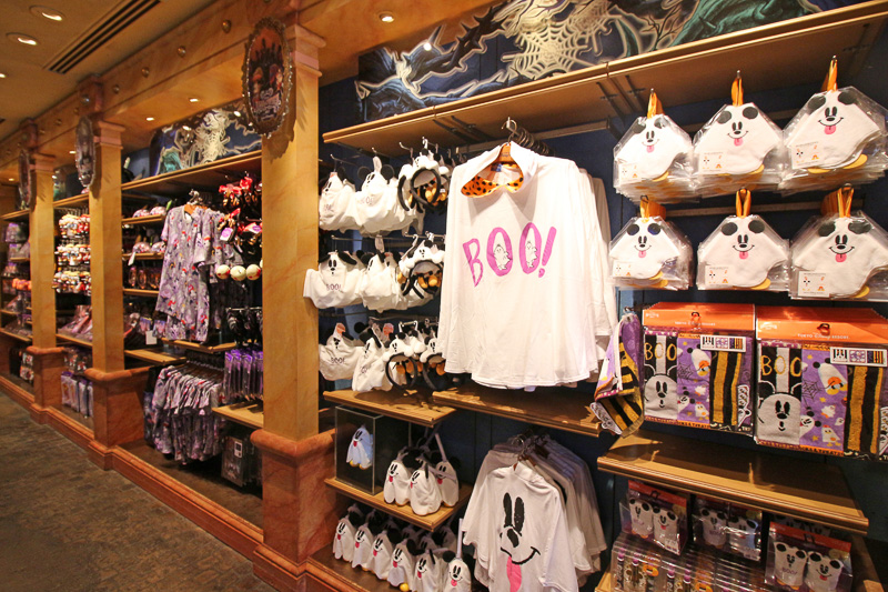 「ポンチョ」（3300円）など、おばけがモチーフのかわいいハロウィーングッズも