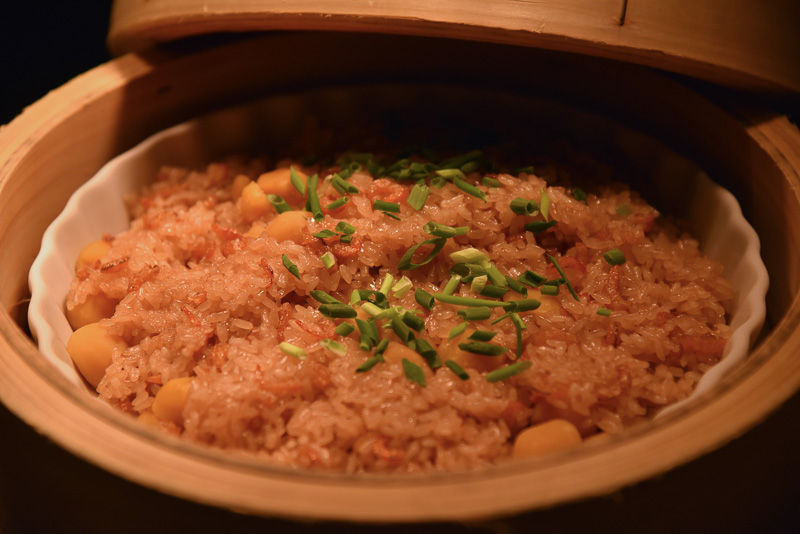 もちもちのおこわに栗とキノコが山盛りの「栗とキノコの中華風おこわ」
