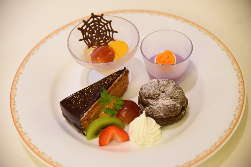 お勧めデザートは「紫芋のパンナコッタ」「パンプキンシュークリーム」「チョコレートケーキ」に「アップル＆ジンジャーゼリー」