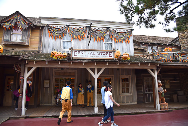 ウエスタンランドに位置する開拓者たちの好きなナッツやお菓子が揃う「ゼネラルストア」