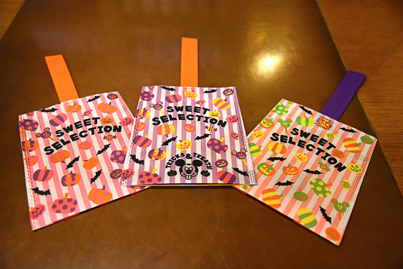 裏側もキュートなので、迷ったならば見てみよう。お勧めは一番人気のシーツを被ったミッキーマウス柄