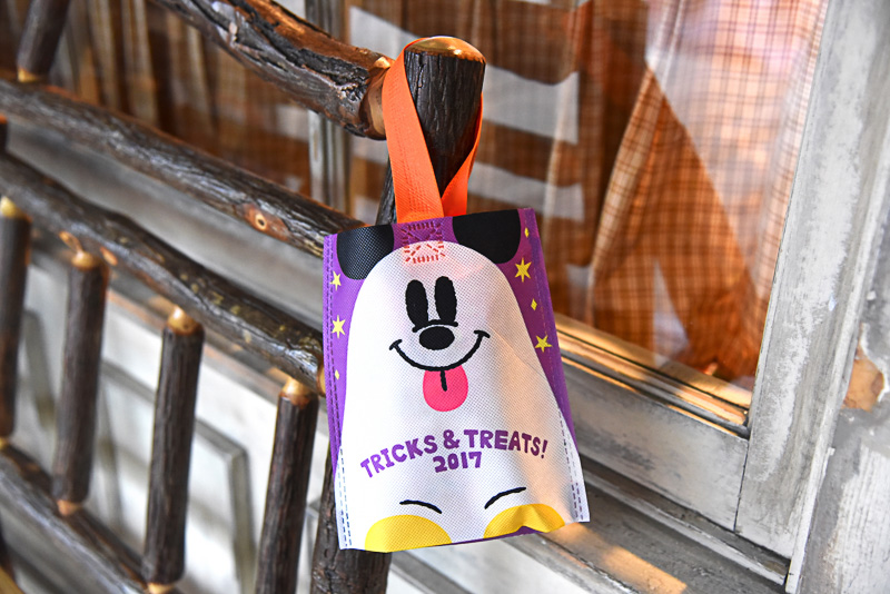 ポーチはお菓子を入れるとぷくっと膨らんで可愛らしさも倍増