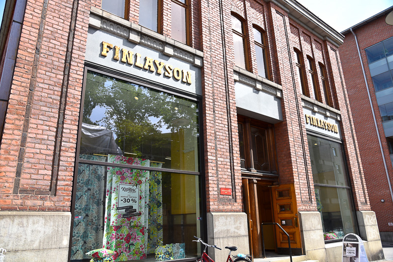 1923年オープン当初そのままの場所で営業中の「Finlayson Factory Shop Tampere」