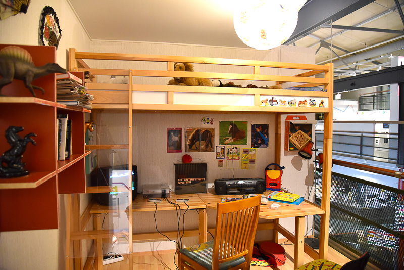 ゲームのある風景や、ゲーマーの部屋を再現。各時代の人気ゲームのプレイが可能