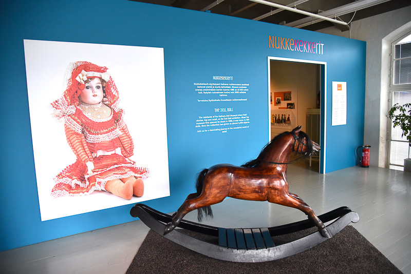 「人形博物館」では自分が人形気分になって遊べるエリアも