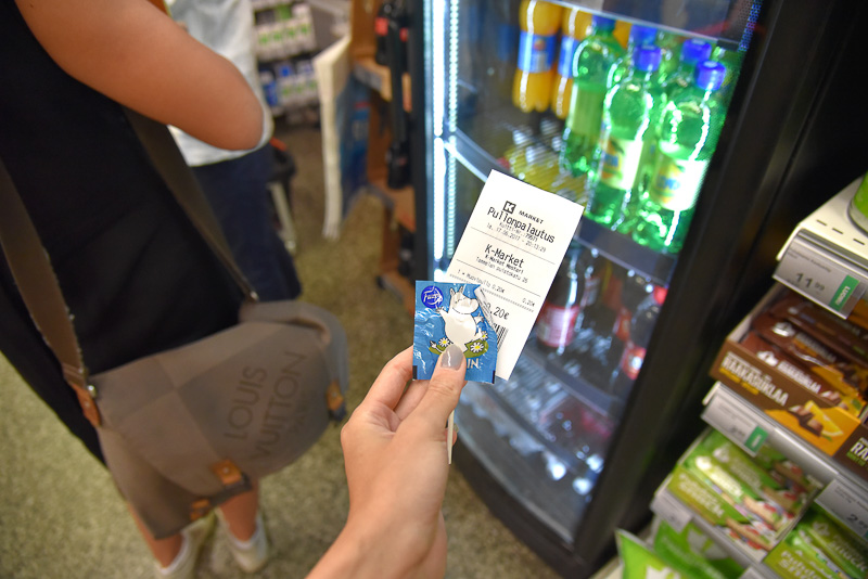 投入し、レシートを受け取り購入したいアイテムを持ってレジへ